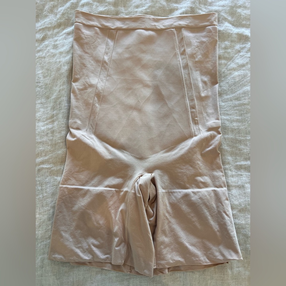 SPANX OnCore High-Waisted Mid-Thigh Short Soft Nude XL